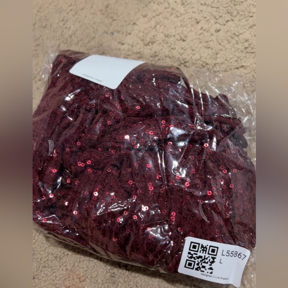 Lucy in the Sky; size L never worn and M barely used ; Maroon/ Red Long sleeve - Picture 6 of 6